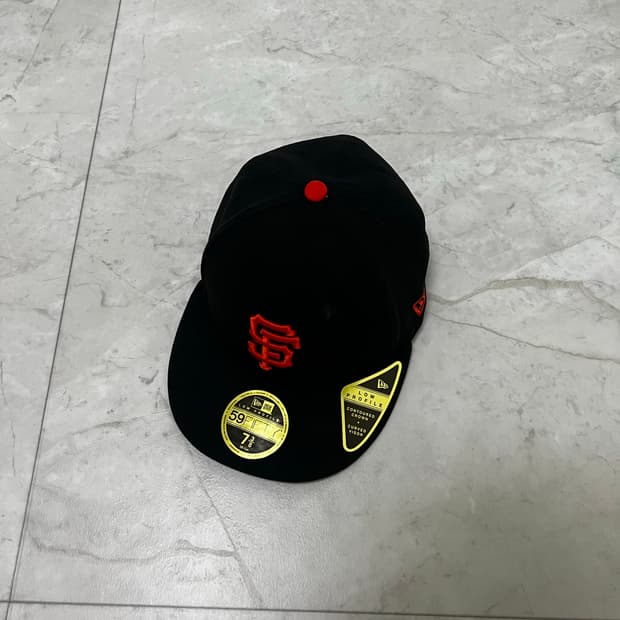 뉴에라 59FIFTY 검정색 모자 7 3/8