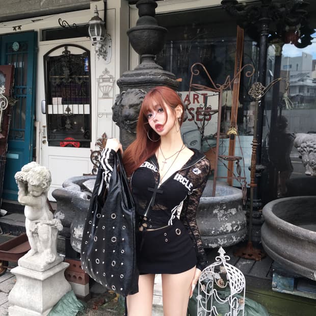 아일렛 스터드 펀칭 빅 레더 숄더백 쇼퍼백 보부상백 블랙