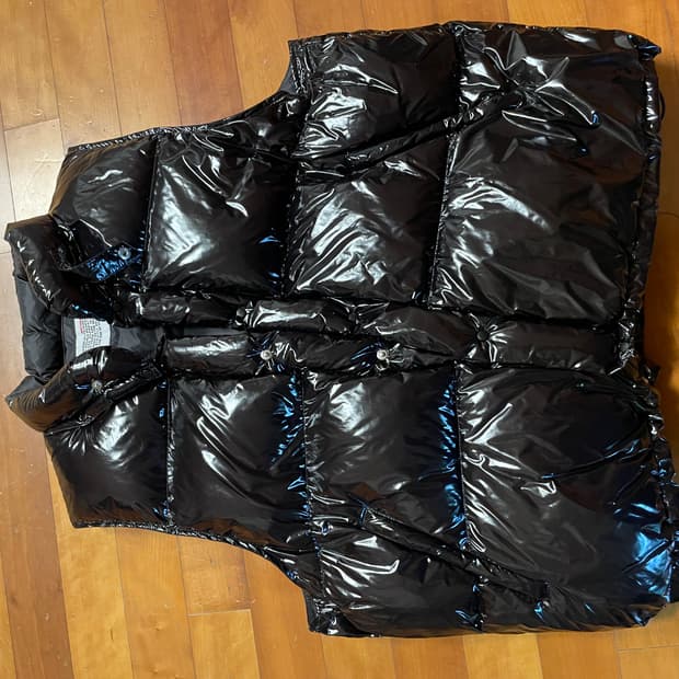 벌스데이수트 패딩조끼