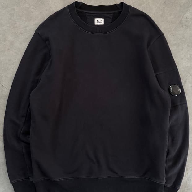 C.P company CP 씨피컴퍼니 렌즈 와펜 네이비 맨투맨 