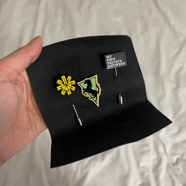 라프시몬스 핀뱃지