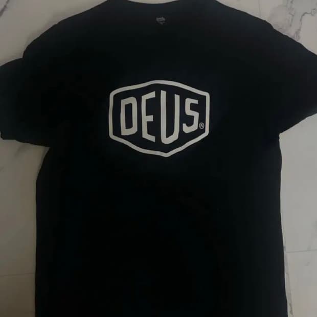 데우스 쉴드 반팔 티셔츠 L