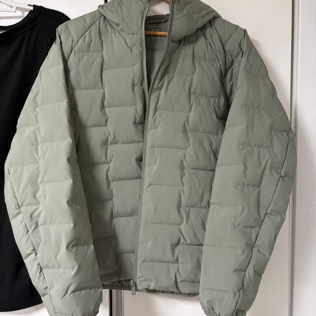 유니클로 퍼프테크 경량패딩 L