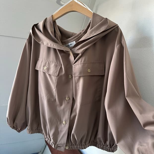 Wide silhouette 3/4 sleeve hooded shirke
