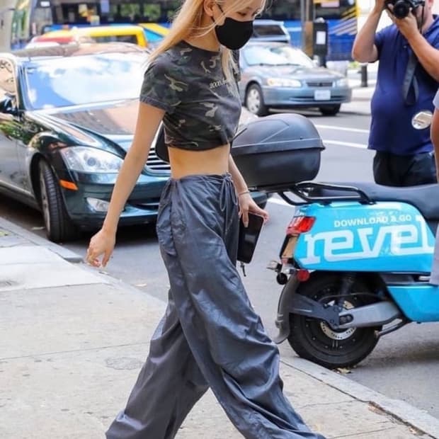 블랙핑크 로제 바지 Motel Rocks Parachute Pants