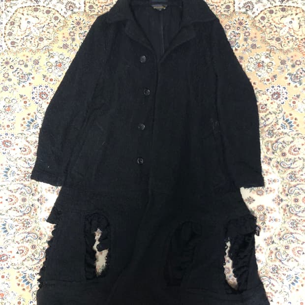 꼼데가르송 절개 러플 코트