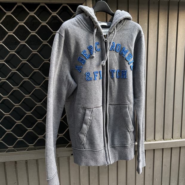 Abercrombie lettering hood zip