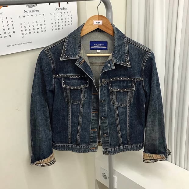 버버리 은장 크롭 스터드 데님 자켓
