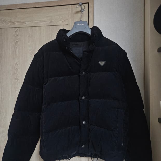 프라다 블랙 코듀로이 패딩 자켓 M