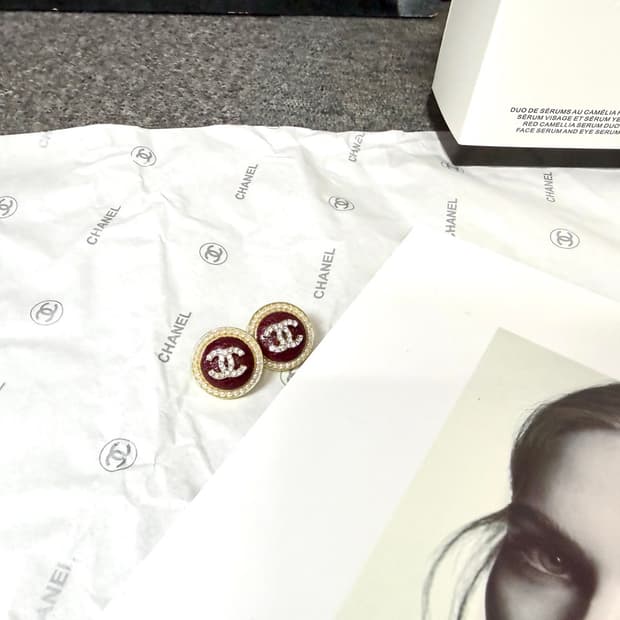 샤넬 CC 포인트 크리스탈 레드 이어링