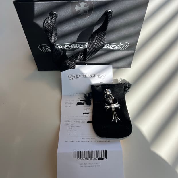 크롬하츠 스몰 크로스 위드 베일