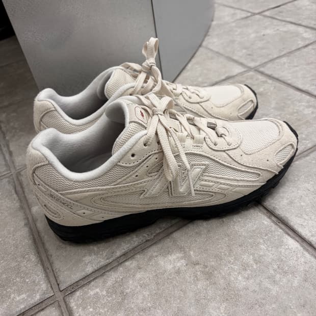 뉴발란스 204L 245사이즈 새상품