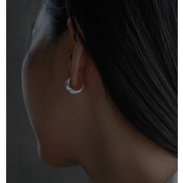 B.line 실버 이어링