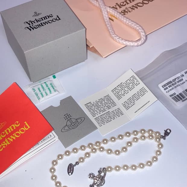 비비안웨스트우드 미니 바스 릴리프 진주 초커