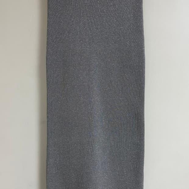 산드로(Sandro) 메탈릭 그레이 골지니트 스커트