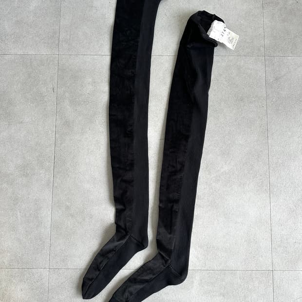 사카이 벨벳 오버 니삭스