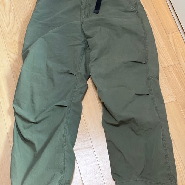 무신사스탠다드 나일론 파라슈트 팬츠