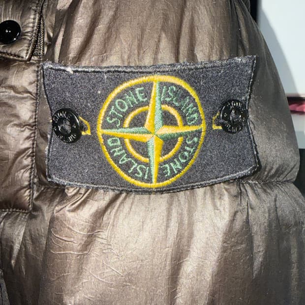 [S] 스톤아일랜드 경량패딩 블랙카키