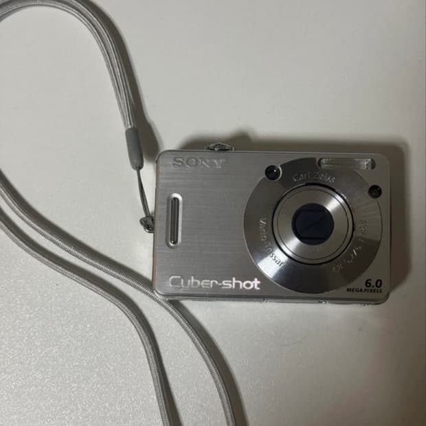 소니 사이버샷 DSC-W50 카메라 팝니다.