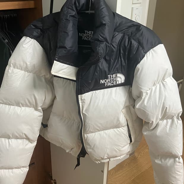 노스페이스 눕시 숏 자켓 가데니아 화이트 TNF 블랙 S 