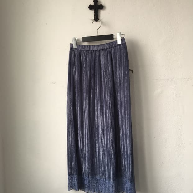 Lace trimming pleats long skirt