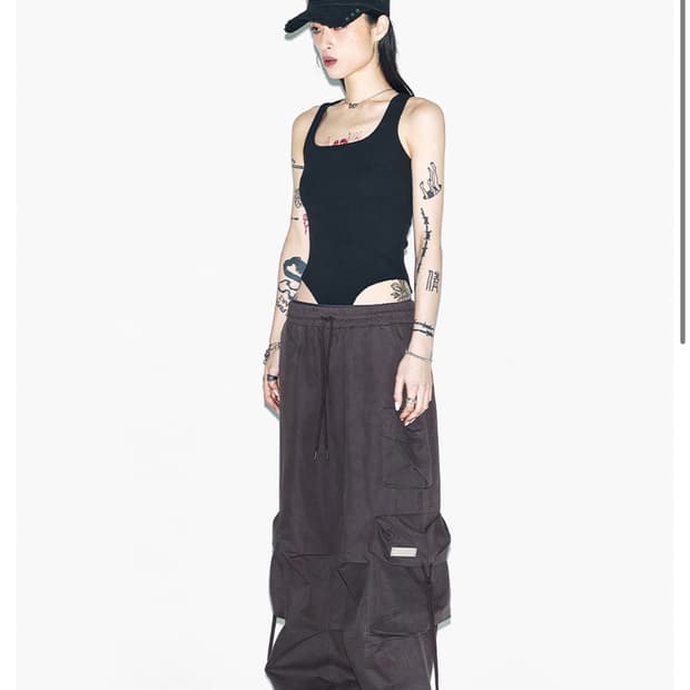 YEEL,LEEY 솔리드 포켓 와이드 밴딩팬츠 (다크그레이)