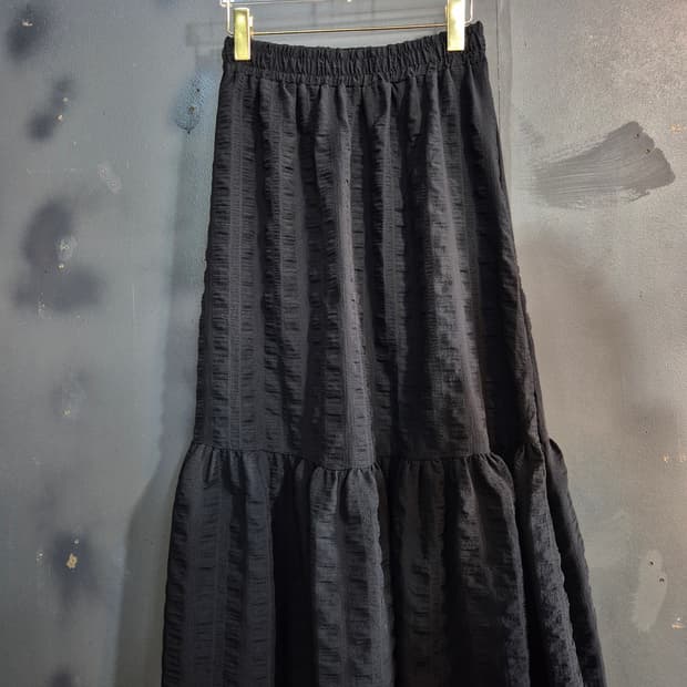 블랙 엠보싱 원단 롱 스커트 55 66 77