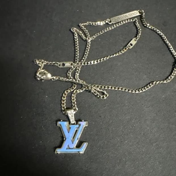 루이비통 모노그램 체인 팬던트 팔라듐 멀티컬러
