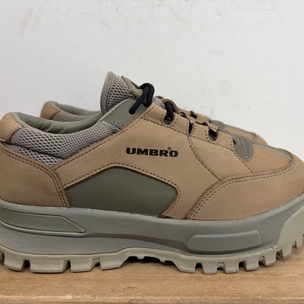 엄브로 운동화 250