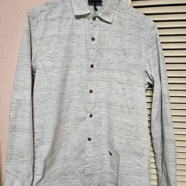 엠포리오 아르마니. 슬림핏 슬러브 니트 셔츠