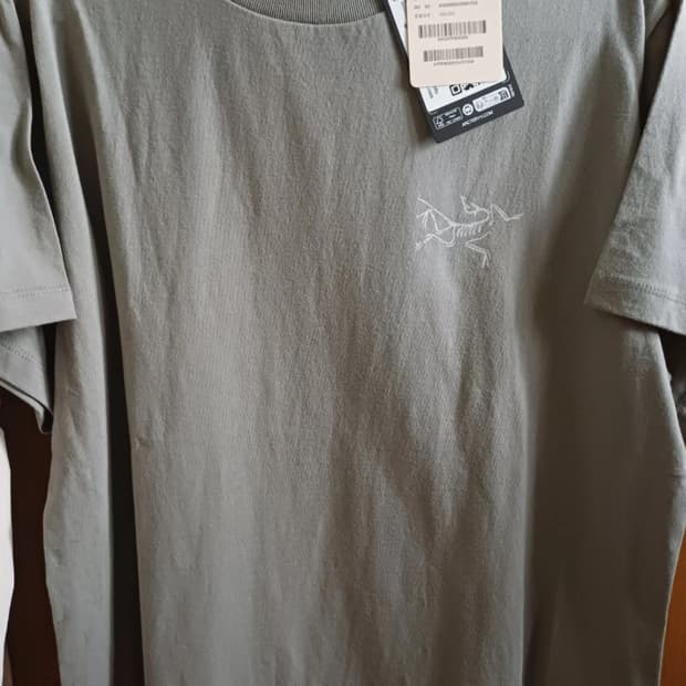 아크테릭스 반팔 티셔츠 s 새상품 팔아요