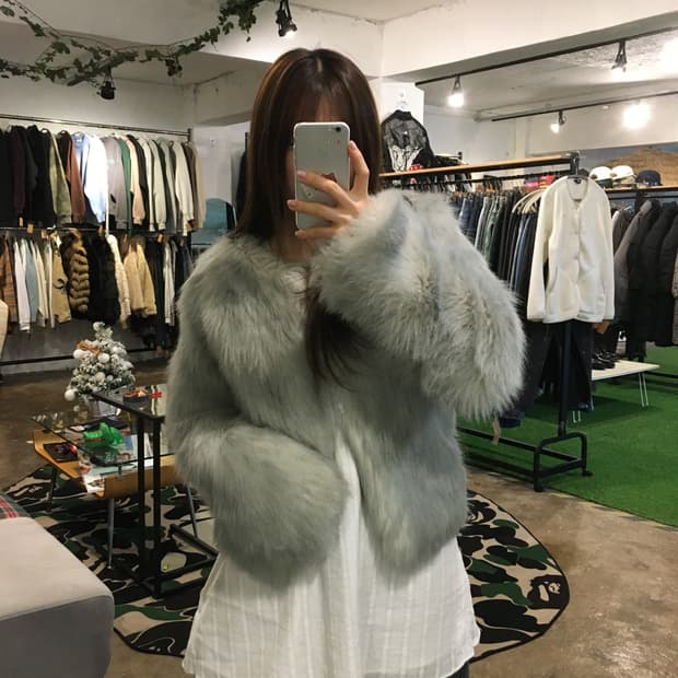 은빛 그레이 퍼 자켓