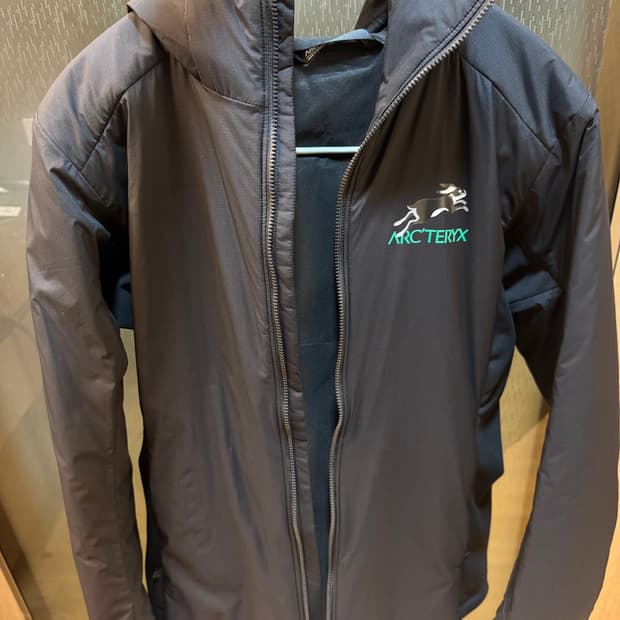 아크테릭스 루나 뉴 이어 아톰 LT 후디 블랙(토끼한정판)