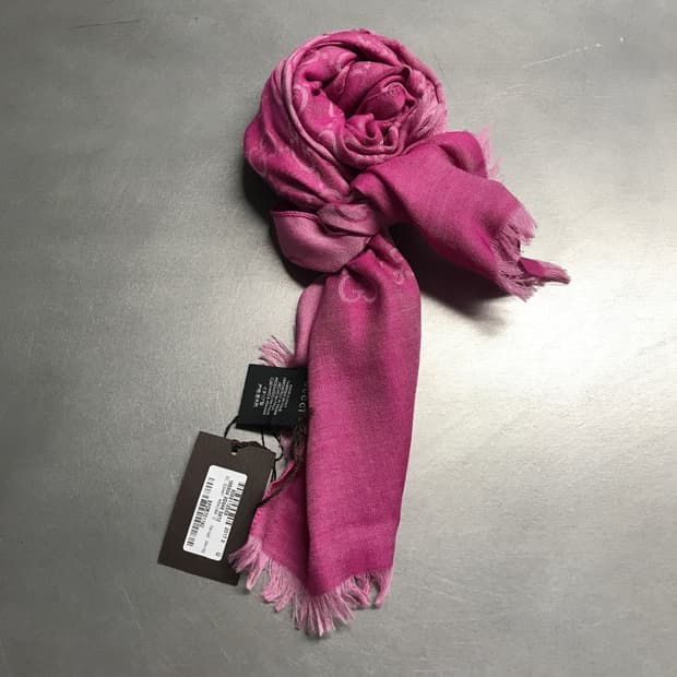 구찌 핑크 스카프 새상품