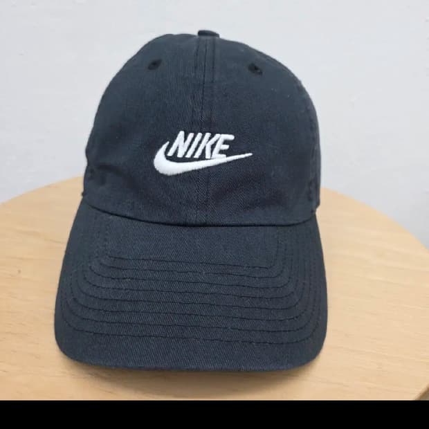 나이키 볼캡 모자.     Free