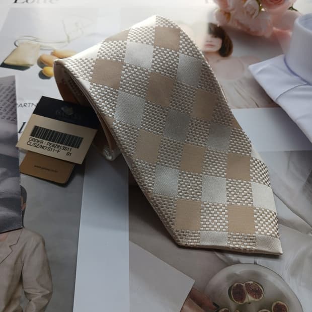 갤럭시 실크 베이지 체크 패턴 넥타이 9cm 새상품 A18666
