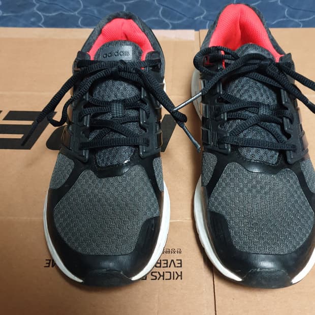 아디다스 듀라온 8 검/빨 런닝화 (250)