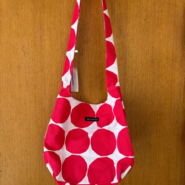 마리메꼬 땡땡이 숄더백