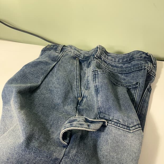 M-L 디미트리블랙 녹워싱 와이드핏 카펜더 데님 버뮤다팬츠