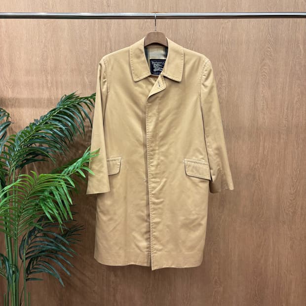 버버리 미니멀 롱 코트 레귤러 카라 싱글 브레스티드 디테일 브라운