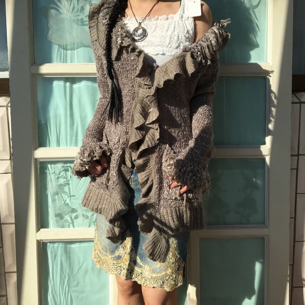 Ruffle point knit cardigan