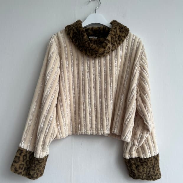 *SALE) No.9 레오파드 퍼카라 벨벳 크롭탑