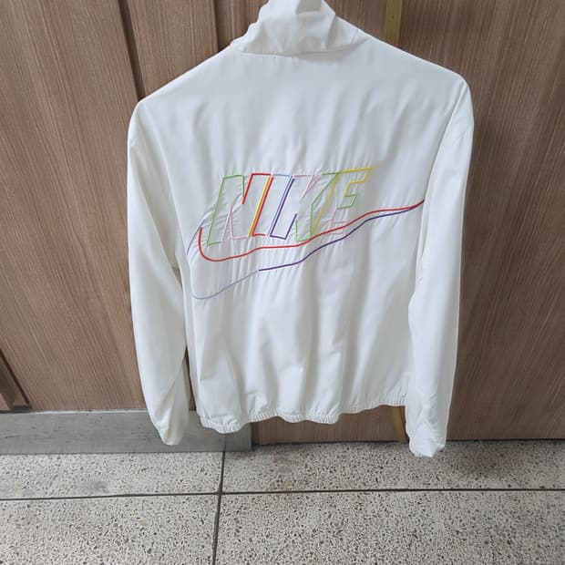 나이키 화이트 바람막이 자켓 m