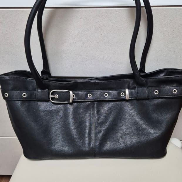 여밈 벨티드 보트백