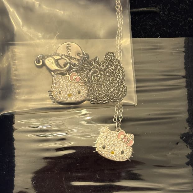 헬로키티x스와로브스키 목걸이