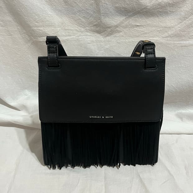 찰스앤키스 태슬 크로스숄더백