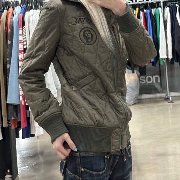 히스테릭 글래머 포켓 하이 투웨이 퀄팅 자켓