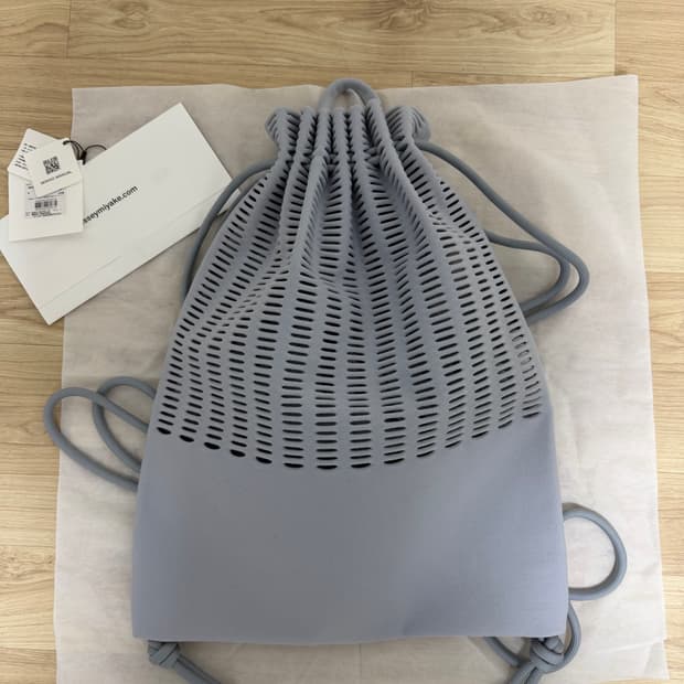 이세이미야케 모코냅색 ag153 라이트그레이 L사이즈