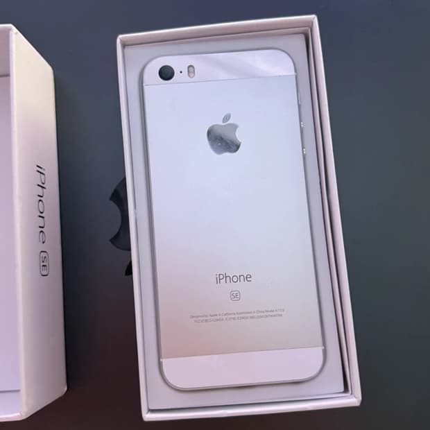 아이폰 se1 실버 128기가