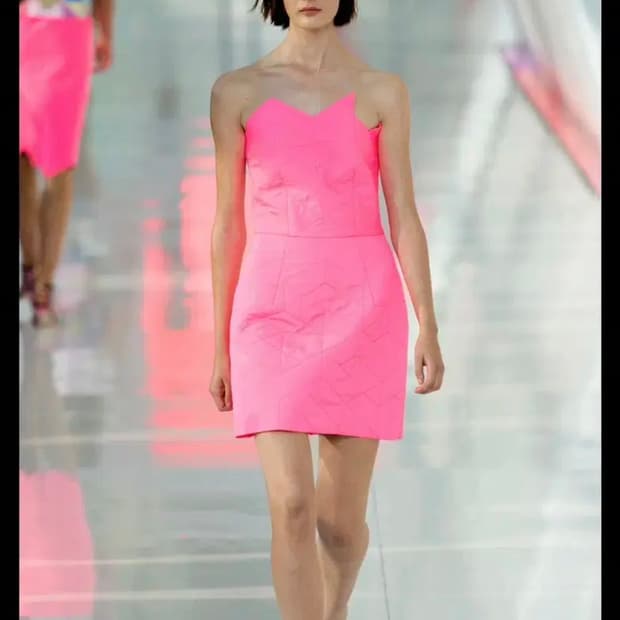 영국 디자이너 프린 컬렉션 드레스